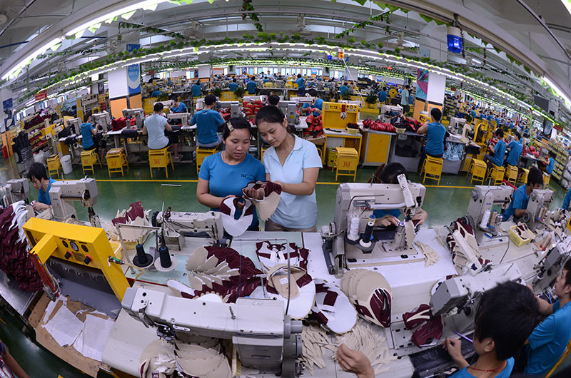 这是福建晋江361(中国)有限公司运动鞋生产线(2014年9月22日摄)